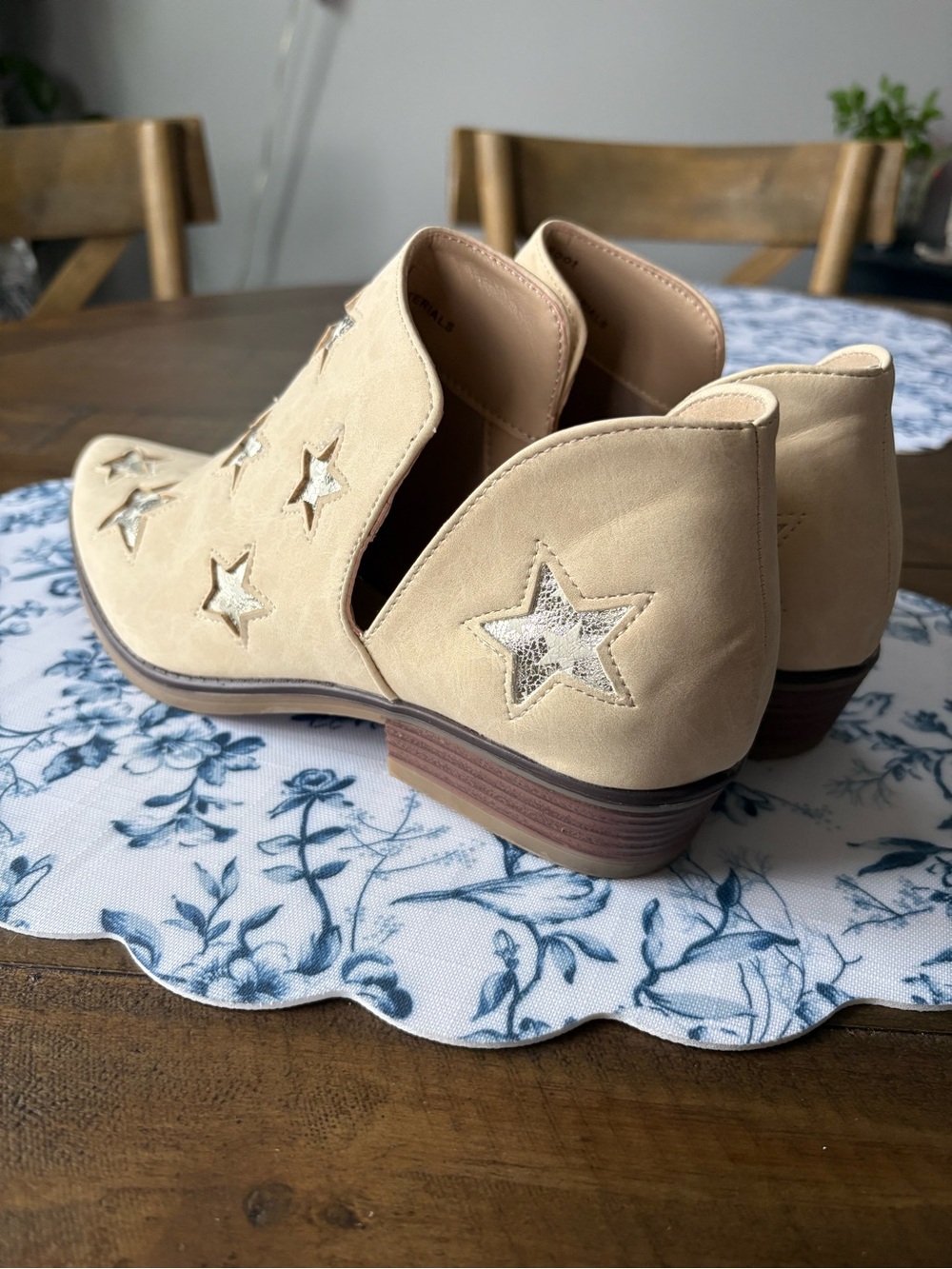Seven7 Beige Star Cutout Ankle Booties - Picture 3 of 6